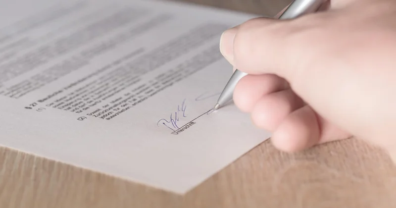 Les pièges contractuels : ce que le descriptif ne dit pas